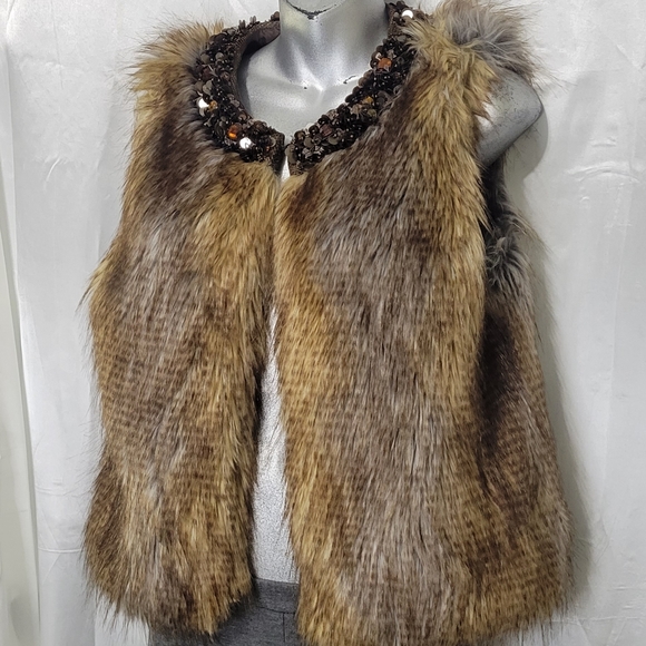 EXPRESS JEWELED 100% FAUX FUR VEST Express Vest M - Picture 9 of 10